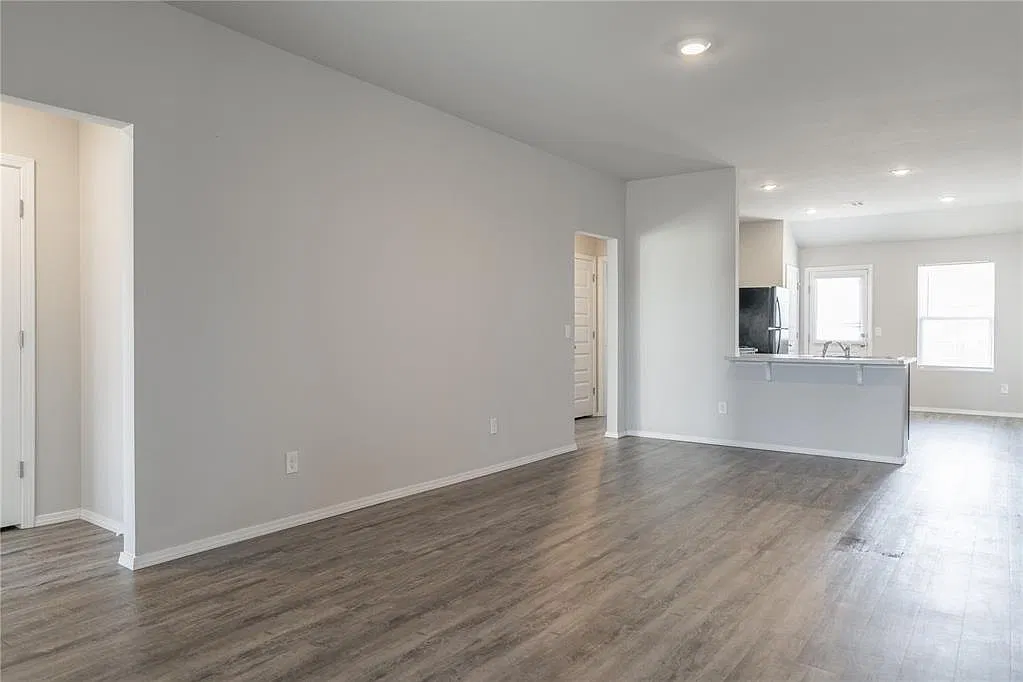 4 bed, 1723 sqft, $1,700 — Photo 4