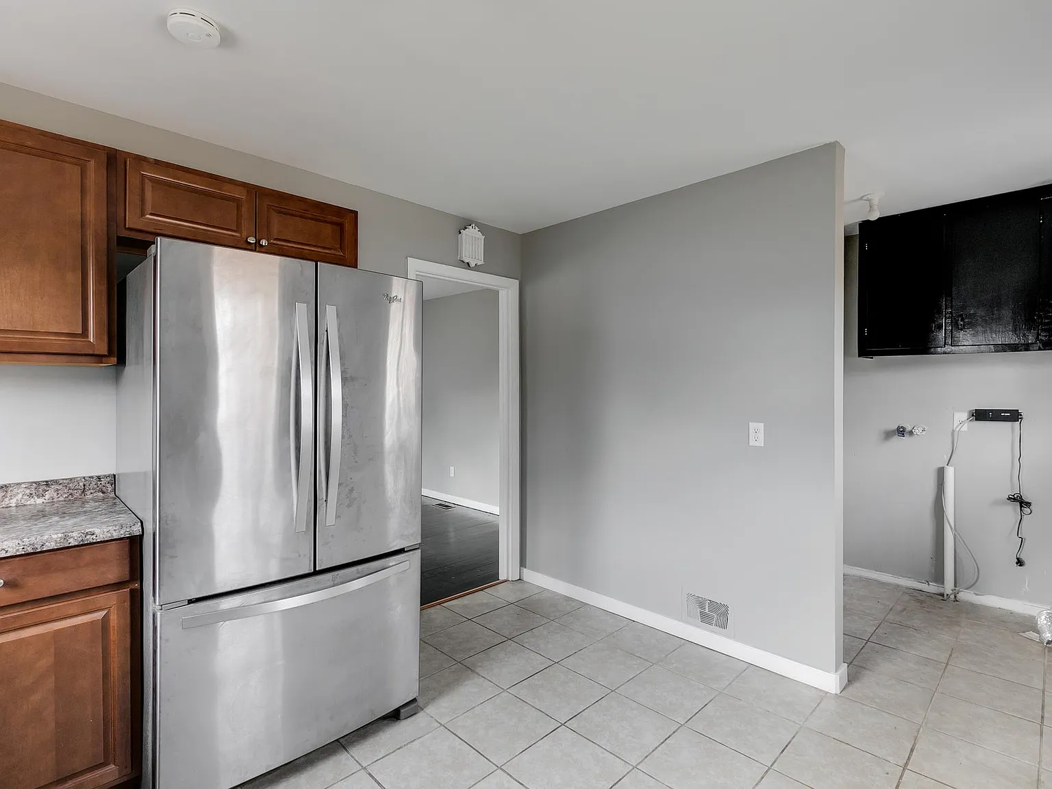 3 bed, 960 sqft, $2,014 — Photo 3