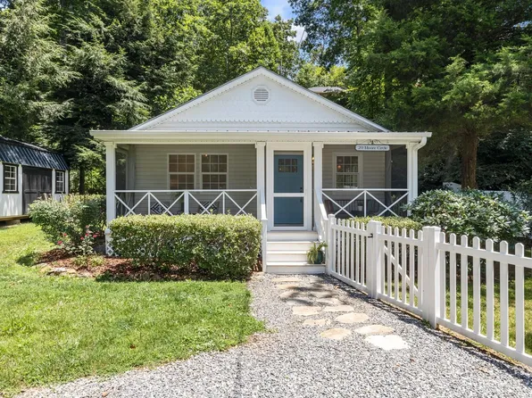 20 Moore Cir, Black Mountain, NC 28711