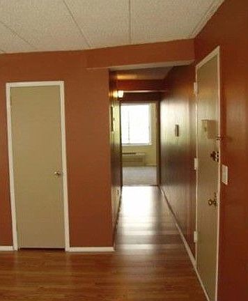 5th image of 29 Adrian Ave APT E3
