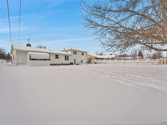 3rd image of 18 Capri Dr