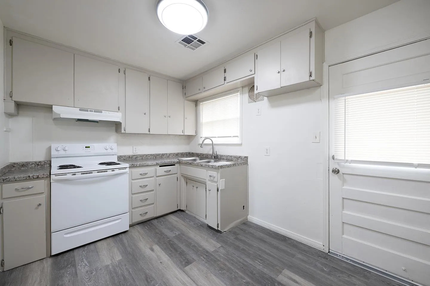 3 bed, 925 sqft, $1,200 — Photo 4