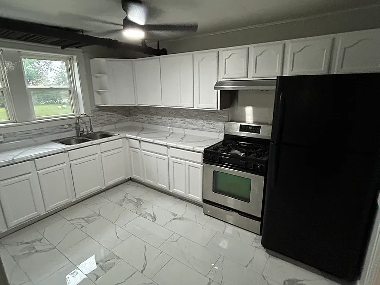 305 Memorial Dr #G — Photo 6