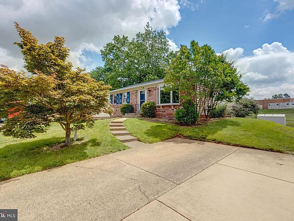 3rd image of 4205 Newport Dr
