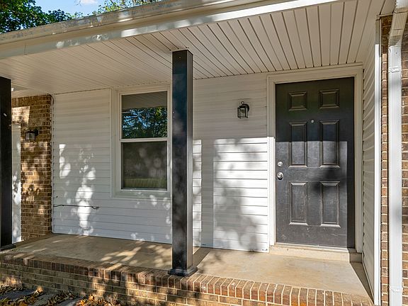 3rd image of 504 Linda Ln
