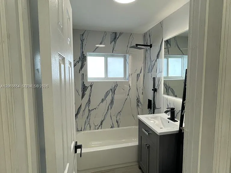 912 NE 5th St — Photo 9