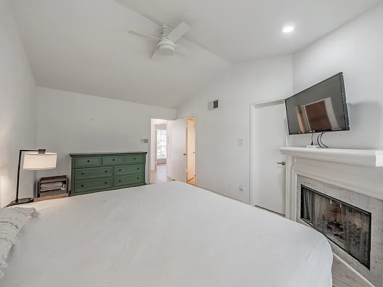 2402 Northlake Ct — Photo 14