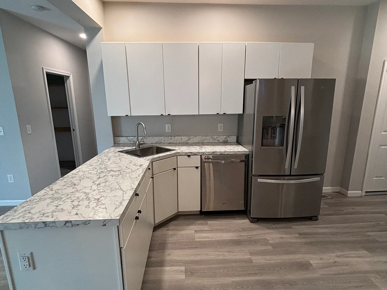 2 bed, 850 sqft, $2,500 — Photo 1