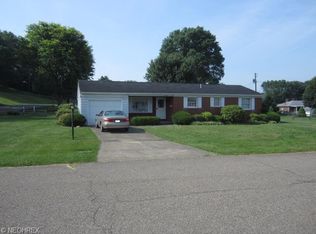 1365 Canoe Ln, Coshocton, OH