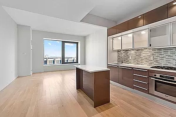 1st image of 75 Wall St #25P