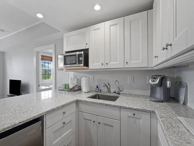 235 Sunrise Ave #3232 — Photo 11