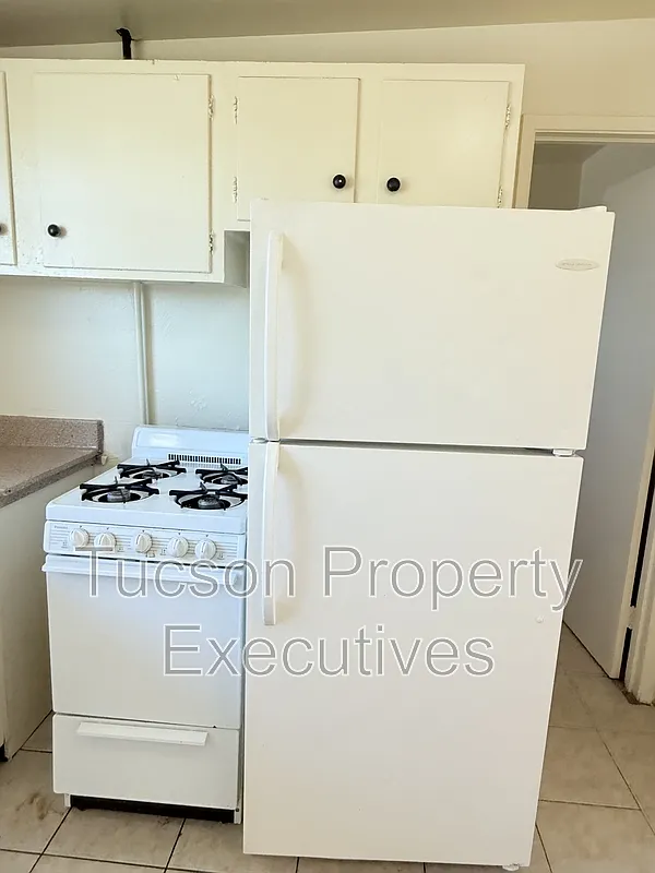 Studio, 1.0 bath, 350 sqft, $700 — Photo 4