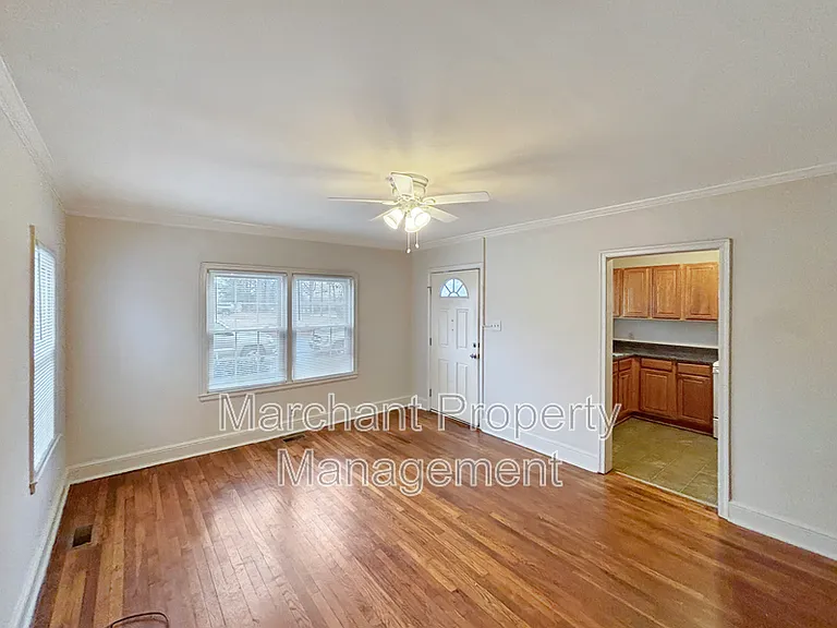 665 Ravenel St — Photo 6