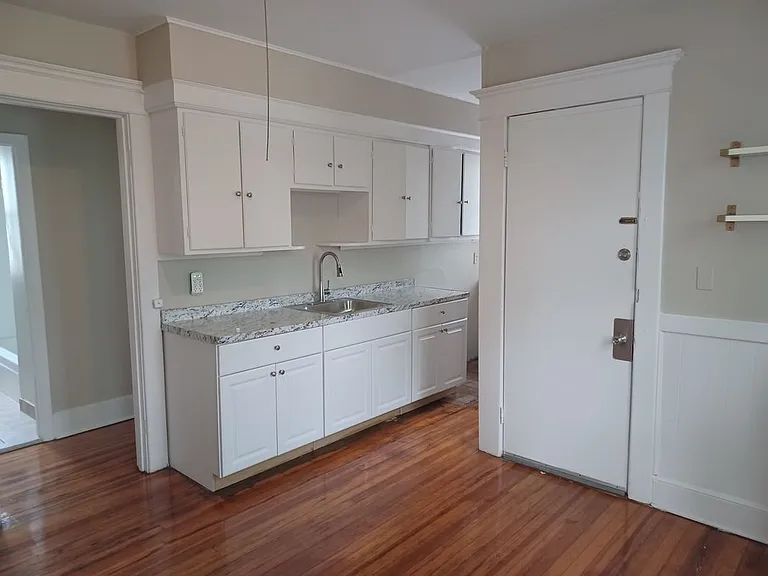 37 Fairfield St #2 — Photo 3