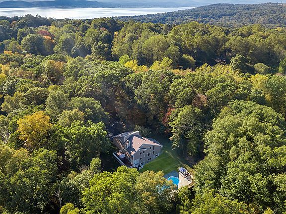39 Quaker Hill Drive