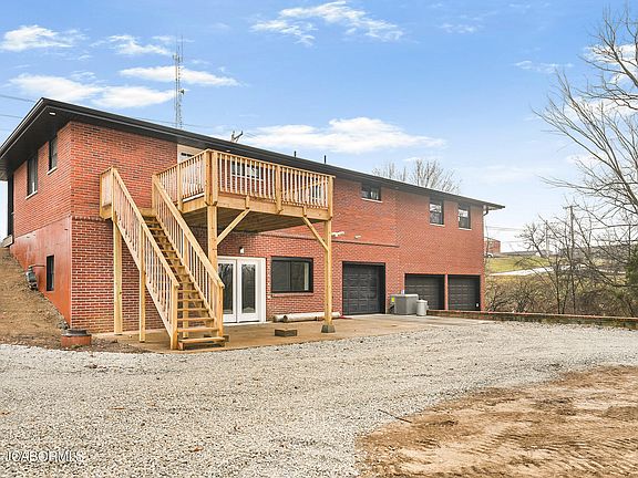 4th image of 1910 Sun Meadow Ln