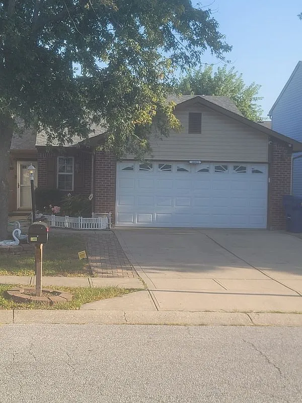 3 bed, 2.0 bath, 1207 sqft, $2,000 — Photo 1