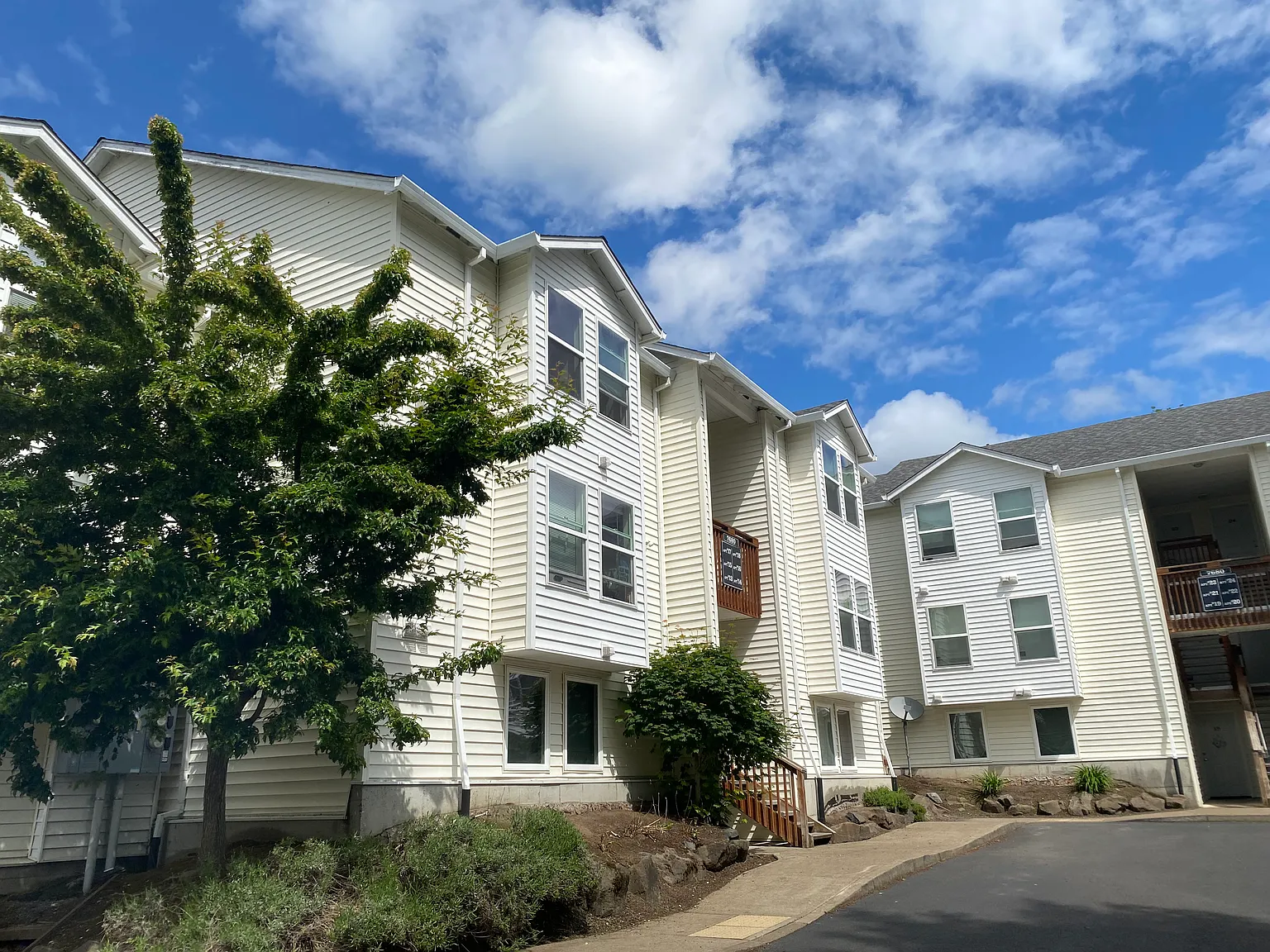 Loganberry Commons — Photo 1