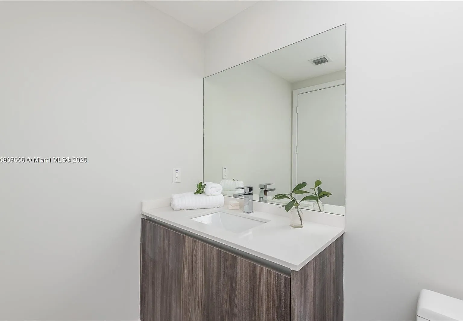 3 bed, 2018 sqft, $13,500 — Photo 2