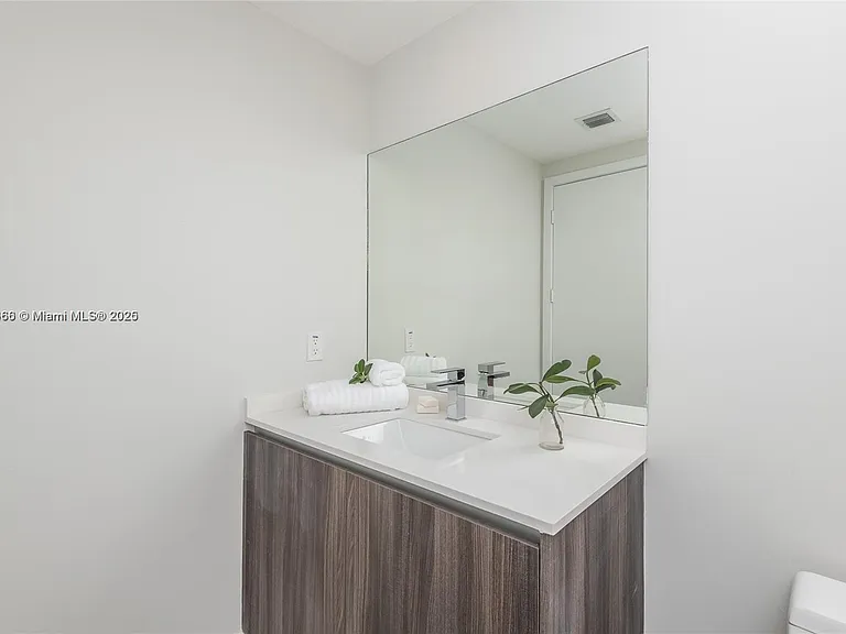 488 NE 18th St #1815 — Photo 2