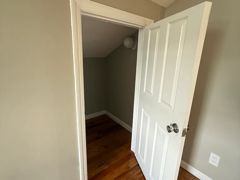 23 Longview Ave — Photo 8