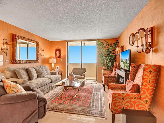 2nd image of 1621 Collins Ave Penthouse 1002