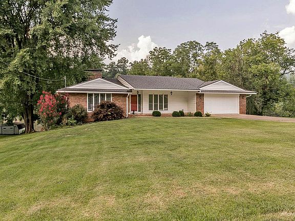 GREAT FRONT YARD