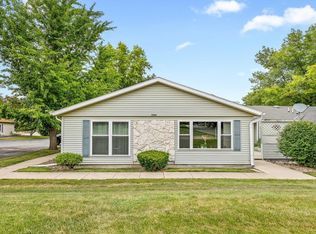3200 W Carthage Dr, Freeport, IL 61032