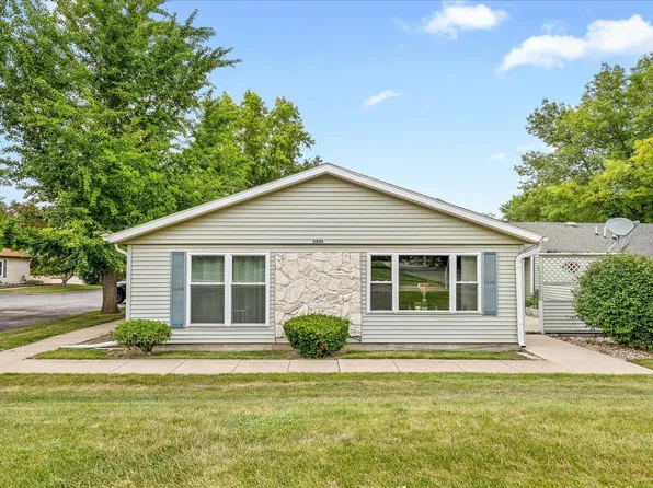 3200 W Carthage Dr, Freeport, IL 61032