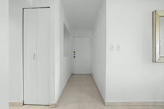 main entrance\foyller