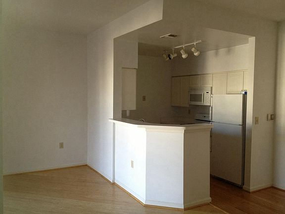 3rd image of 12913 Alton Sq Suite 412