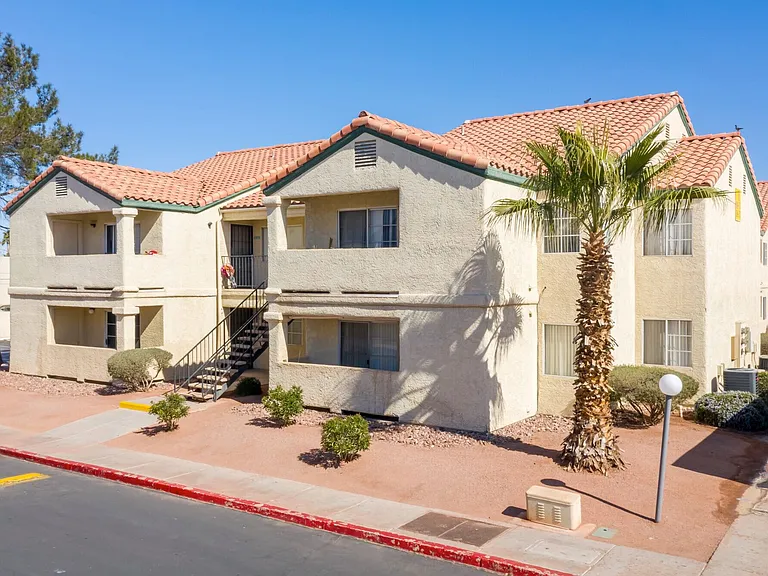 Santa Fe Apartments — Photo 9