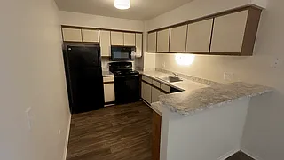 Lakeside Village Apartments — Photo 109
