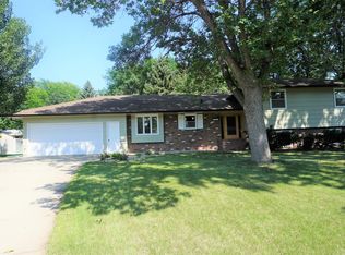 1914 Eilers Ct, Huron, SD 57350