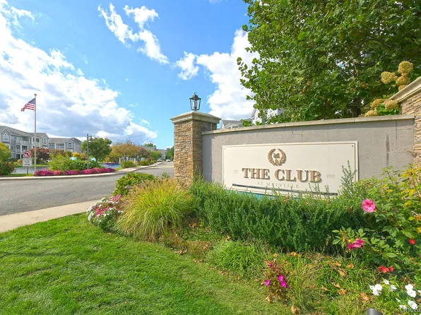 212 Clubhouse Circle #212, Melville, NY 11747