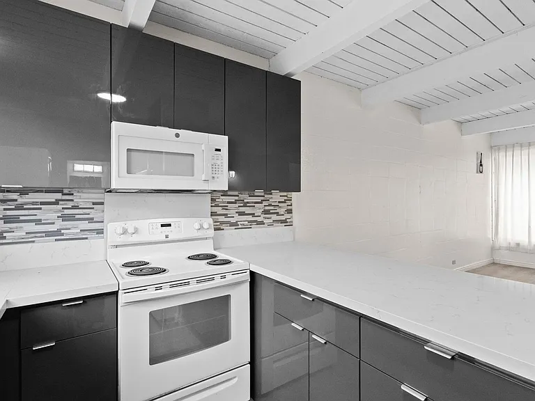 4210-3 Keanu St #205 — Photo 1