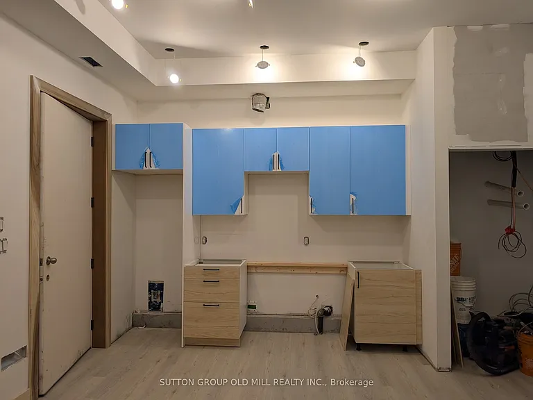 625 Harvie Ave #5 — Photo 6