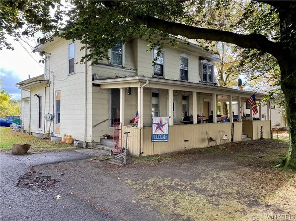 92 Lake St, Le Roy, NY 14482