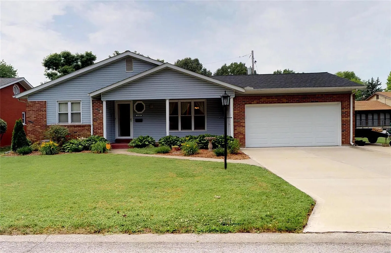 2324 Emert Ave photo 1