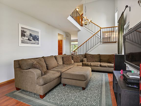 3rd image of 2194 Rebecca Cir