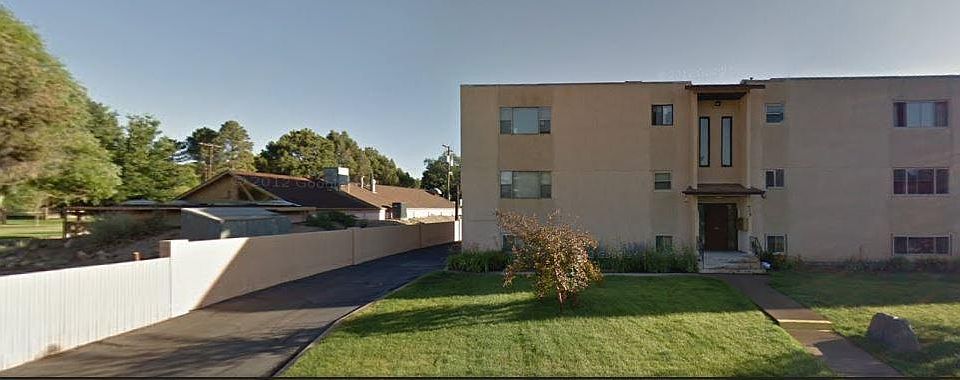 Small six unit building