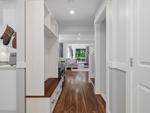 3rd image of 15913 Alder Pl