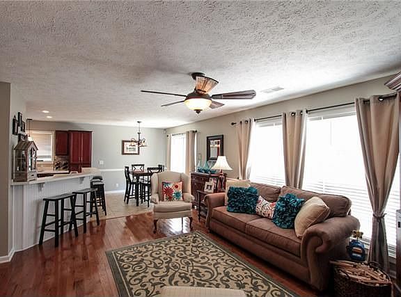 5th image of 3112 N Waterford Ct