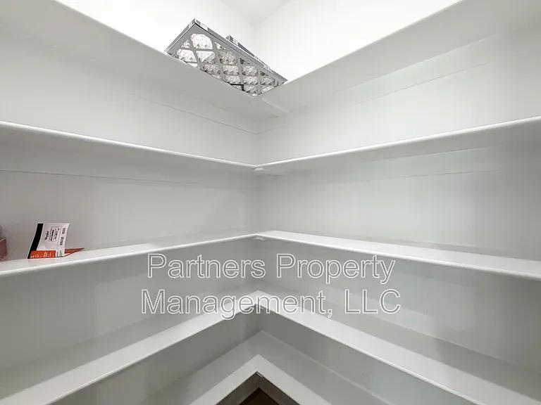 537 S Neon Ave — Photo 6