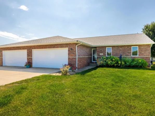 638 E Main St, Epworth, IA 52045