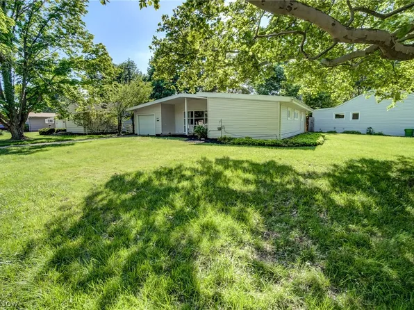 6624 Sherborn Rd, Parma Heights, OH 44130
