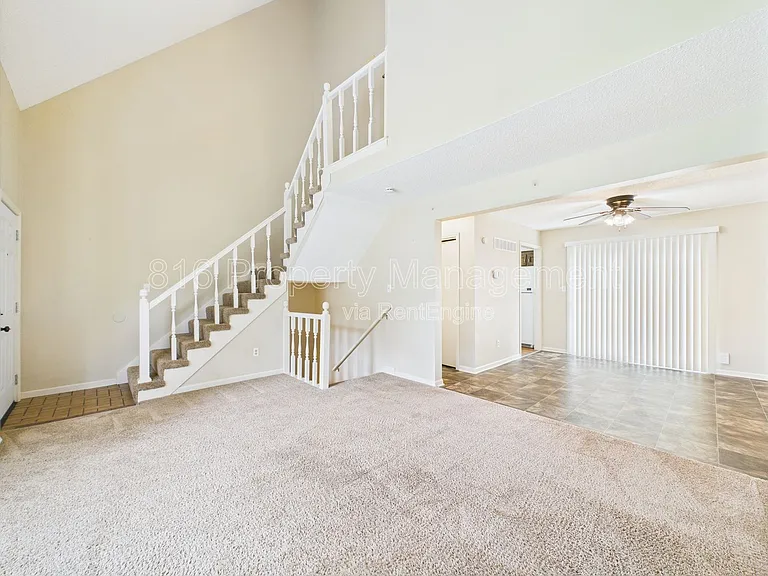 166 SW Robin Rd — Photo 4