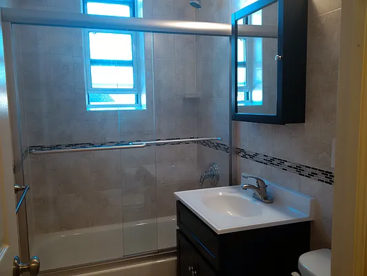 Rented by Halvatzis Realty | media 2