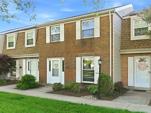 3rd image of 1414 Crown Point Ct