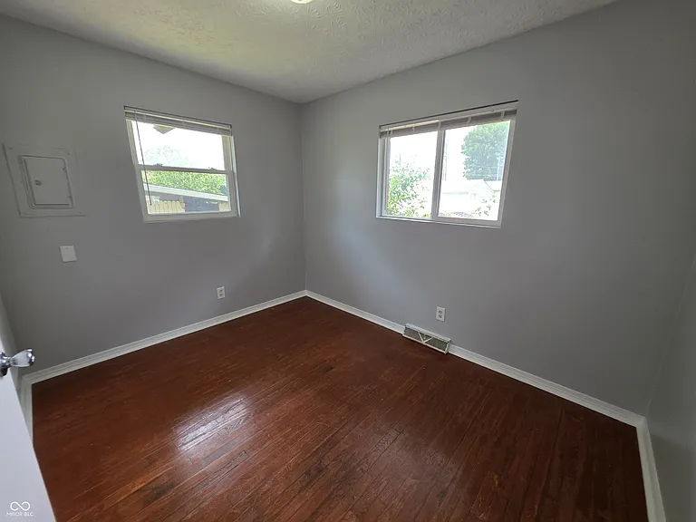 84 S 6th Ave — Photo 8